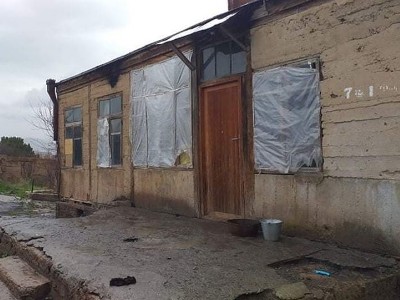 Հարեւանի երեխաներից դասերի տեղն իմանում են, սովորում, հեռախոսով պատասխանում. բազմանդամ ընտանիքը ծանր կացության մեջ է