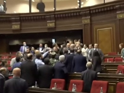 Fight between Armenia lawmakers continues during recess
