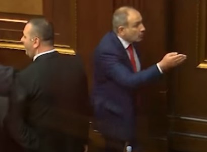 Ինչպե՞ս էր Նիկոլ Փաշինյանը ԱԺ-ում հետևում ծեծկռտուքին. Կենտրոն TV