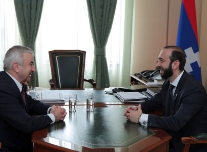 Armenian parliament speaker meets his Artsakh counterpart