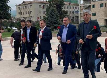 Balasanyan, representatives of Justice Party of Karabakh visit Stepanakert memorial complex
