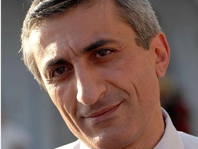 Ոտնկայս ծափերով ու թիկունքից հարվածելով հրաժեշտ տվեցին ժողովրդավարության պատրանքին. Սպարտակ Սեյրանյան