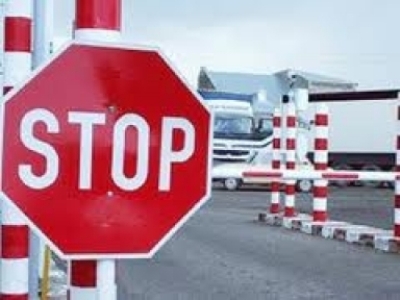 «Իրավունք». Պարզ չէ, թե ինչ սկզբունքով են որոշում՝ մեքենաներից որն իրավունք ունի հատել հայ-վրացական սահմանը