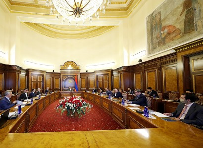 Armenian government discusses investment programs in public-private sector cooperation