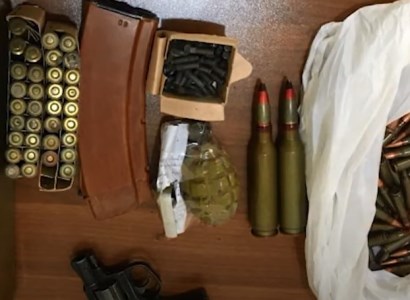 Ատրճանակներ, հրացաններ, նռնակներ․ ոստիկանության բաժիններում կամավոր զենք-զինամթերք է հանձնվել