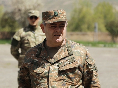 Armenian army's general staff chief visits military units and posts