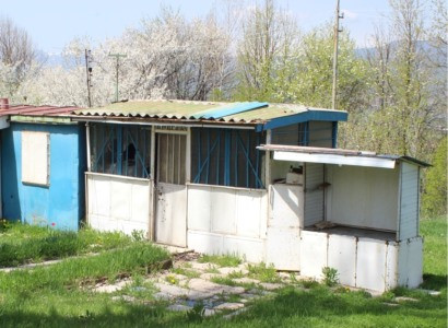 Կոտայքի մարզպետը հանձնարարել է ապամոնտաժել միջպետական ավտոճանապարհի տարածքում չօգտագործվող կրպակները (ֆոտո)