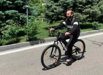 Ավտո քշելու հավեսը Արփիի հեծանիվից ա հանում. Արարատ  Միրզոյանի կինը լուսանկար է հրապարակել