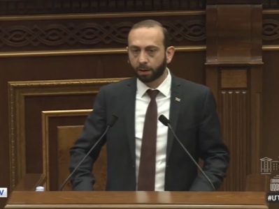 Այս քննարկումը լսելիս մի անեկդոտ հիշեցի. Արարատ Միրզոյանը անեկդոտ պատմեց ու կոչ արեց կրել «էդ անտերը»