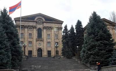 «Հրապարակ». Խորհրդականի նոր հաստիքներ, հարկատուների հաշվին նոր «շքեղություն»