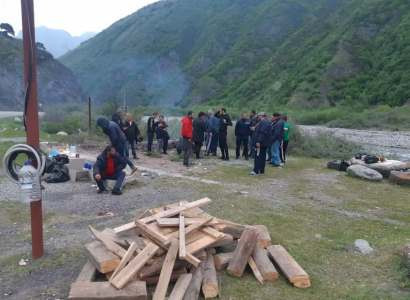 Մնում է վրացիները մեզ ձերբակալեն, որ Հայաստանում հիշեն մեր մասին. ի՞նչ իրավիճակ է Վերին Լարսում (ֆոտո)