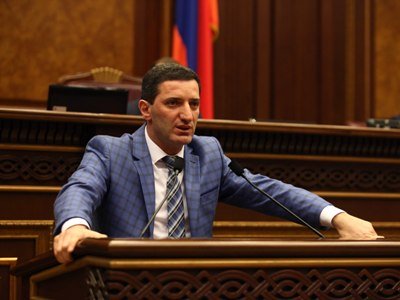 Ա՜յ ապիկար, էնքան ոչինչ ես, որ նախարար նշանակվելուց հետո քեզ բժիշկները չեն ճանաչում. պատգամավորը՝ նախարարին