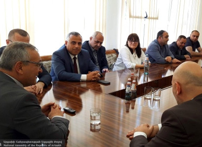Artsakh parliament speaker holds meetings with political forces participating in elections