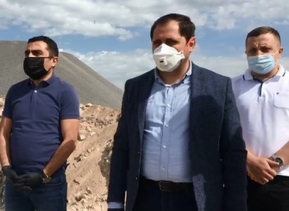 Armenian minister visits asphalt plant in Armenia's Aramus