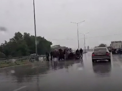 Երեւան-Արտաշատ ճանապարհին հորդառատ անձրեւը վթարների պատճառ է դարձել