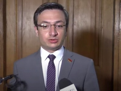 Արսեն Թորոսյանն այնքան ժամանակ ունի, որ Ֆեյսբուքում դատարկաբանությանը մոտ գրառում է անում. Գեւորգ Գորգիսյան