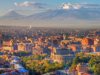 Երեւանի Ազատության հրապարակը դեռեւս վտանգավոր գոտի է մնում հեծանվորդների եւ հետիոտների համար․ «Իմ քայլը»