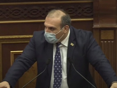 Դանակ-մկրատ սրելուց իրավիճակ էլ եք սրում․ Համազասպ Դանիելյանն ու Միքայել Մելքումյանը վիճեցին