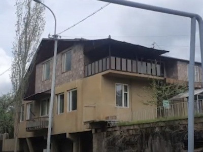 Երեքով մտել էին տուն, տակնուվրա արել, գողացել ոգելից խմիչք ու հեռացել. պարզվել է՝ անչափահասներ են