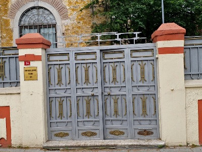 Ստամբուլի հայկական եկեղեցու դռան վրից անհայտ անձը խաչը պոկել  եւ նետել է