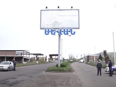 Մոտ 10-12 «պոստեր» են դրված․ ժողովուրդն այս պահին ավելի զգոն է․ քաղաքապետը՝ Սեւանում տիրող իրավիճակի մասին
