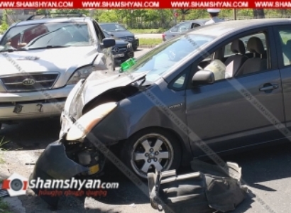 Երեւանում Toyota-ն բախվել է Jeep-ին, դուրս եկել հանդիպակաց երթևեկելի մաս և բախվել Kia Sorento-ին․  կա տուժած