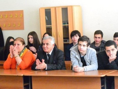 Թիվ 114 ավագ դպրոցի աշակերտները նախաձեռնել են ստորագրահավաք՝ ի պաշտպանություն դպրոցի տնօրենի