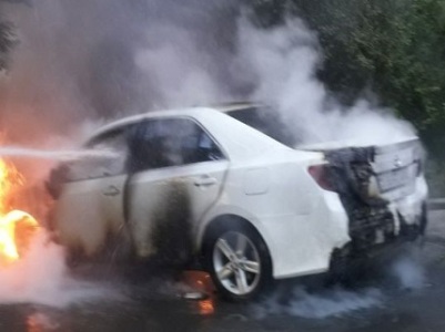 Կոմիտասի պողատայում «Toyota Camry»-ն հրդեհվել է. դեպքի վայր է մեկնել 2 մարտական հաշվարկ