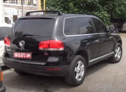 Ճանապարհային ոստիկանները կեղծ դիվանագիտական համարանիշերով մեքենա են հայտնաբերել