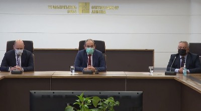 Նիկոլ Փաշինյանը Կենտրոնական բանկի աշխատակազմին է ներկայացնում ԿԲ նորընտիր նախագահ Մարտին Գալստյանին