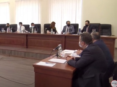Ինչո՞ւ եք օրենքը խախտում. Տիգրան Աթանեսյանը՝ Ռուստամ Բադասյանին