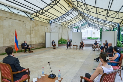 Սա նոր էջ կբացի հայ-ֆրանսիական հարաբերություններում. Արմեն Սարգսյանը հյուրընկալել է ֆրանսիացի բուժաշխատողների խմբին