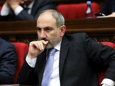 Վարչապետը ժամանեց խորհրդարան եւ մասնակցում է ԱԺ արտահերթ նիստին