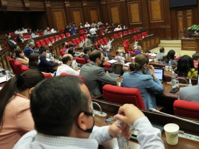Հայաստանի խորհրդարանը չեղարկել է հանրաքվեի անցկացման վերաբերյալ սեփական որոշումը