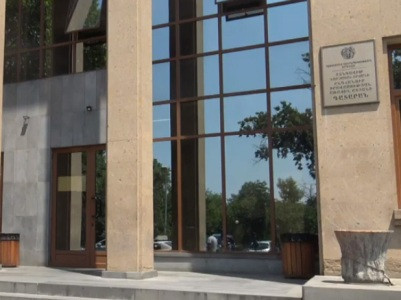 Արսեն Թորոսյանը դատարանում է. նա Արսեն Դավթյանի եւ Ռազմիկ Աբրահամյանի գործով հարցաքննվում է