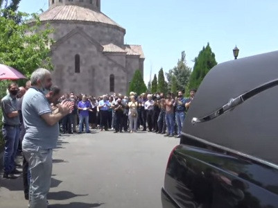 Կարեն Վարդանյանին մտերիմները հրաժեշտ տվեցին ծափողջյուններով ու յարխուշտայով