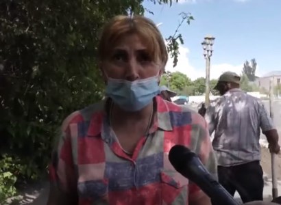 Հարսս ու թոռնիկներս մնացել էին հեղեղված տանը, տղաներս են տանիքից ցատկել եւ հանել նրանց․ պատմել է գյումրեցի կինը
