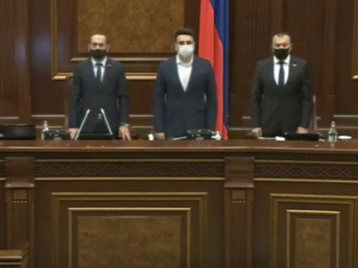 Ազգային ժողովը մեկ րոպե լռությամբ հարգեց Ադրբեջանի դեմ մարտերում զոհված հերոսների հիշատակը
