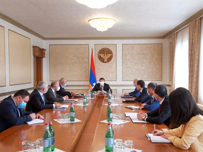 Պետությունն աջակցության նոր մեխանիզմներ կառաջարկի տնտեսվարողներին. Արցախի նախագահը խորհրդակցություն է հրավիրել