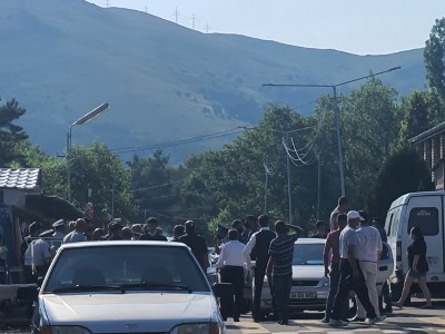Ծեծկռտուք Սևանա լճի տարածքում՝ կանանց, տղամարդկանց ու ոստիկանների միջև. պատճառը դիմակ չդնելն է. Tert.am