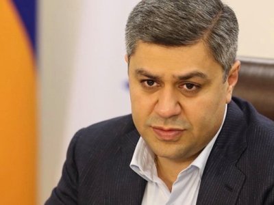 Ես կանգնում եմ մեր երեխաների և նրանց ծնողների արդար պահանջի կողքին. Արթուր Վանեցյանը՝ դիմորդների բողոքի մասին