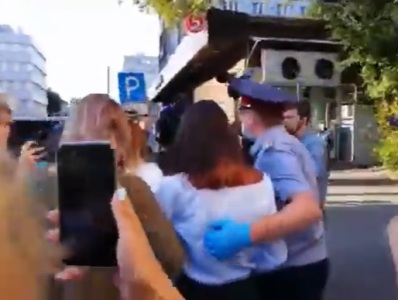 Կրտսեր Խաչատուրյան քրոջը դատարանի մոտ դիմավորեցին «Ազատություն» բացականչություններով