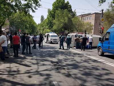Երեւանում շտապօգնության ավտոմեքենա է շրջվել (ֆոտո)