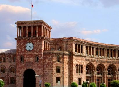Էլեկտրական լարերի կարճ միացում Կառավարության 1-ին մասնաշենքում. դեպքի վայր է մեկնել 6 մարտական հաշվարկ