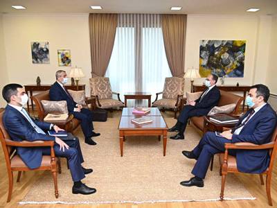 Մասիս Մայիլյանն ու Զոհրաբ Մնացականյանը Երեւանում քննարկել են հայ-ադրբեջանական սահմանին Ադրբեջանի սանձազերծված իրավիճակը