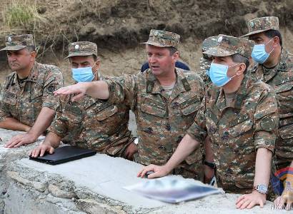 Armenia army's general staff chief-led delegation visits Karabakh