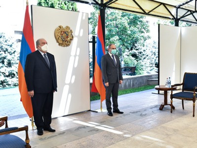 Այս տարին դժվարությունների և ծանր միջադեպերով հարուստ տարի է.նախագահը աշխատանքային հանդիպում է ունեցել վաչապետի հետ