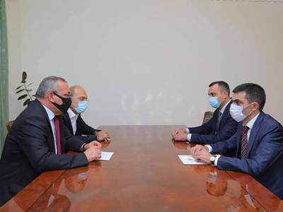 ԱՀ Ազգային ժողովի նախագահ Արթուր Թովմասյանը հանդիպել է ՀՀ-ում ԱՀ մշտական ներկայացուցիչ Սերգեյ Ղազարյանի հետ