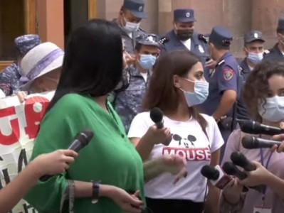 Այ մի մեշոկ կարտոշկա, մեր գումարները տուր, մենք գնանք. ցուցարարը՝ Հայկ Մարությանին