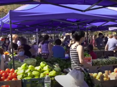 Հուսանք՝ վաղն էլ էստեղ չեն որոշի ուրիշ բան սարքել․ Կասյանի գյուղմթերքի շուկան նոր վայր է տեղափոխվել